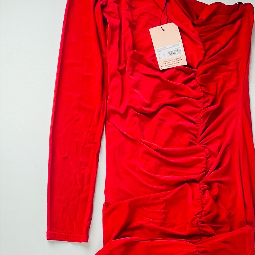 Missguided Red Ruched One-Shoulder Dress - Picture 2 of 9